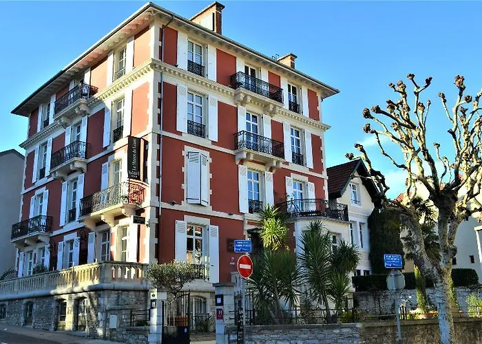 & Espace Bien-etre La Maison Du Lierre Hotell 3*